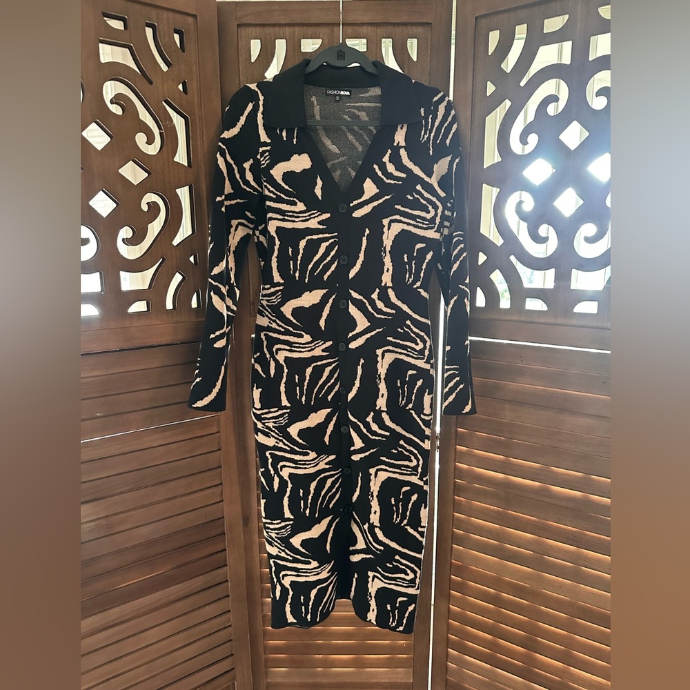 Black and Beige Patterned Button-Front Knit Dress… - image 13